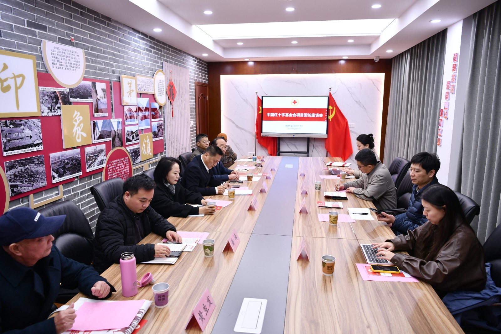 座谈会全景.jpg 座谈会全景.jpg